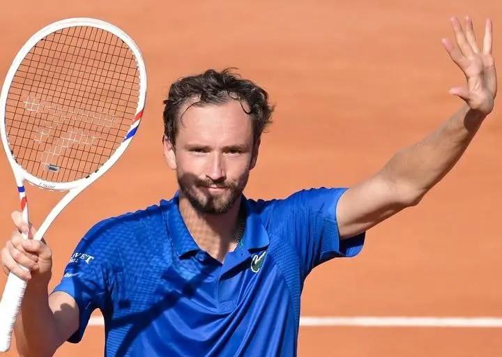 Даниил Медведев проиграл Норри на старте Открытого чемпионата Франции