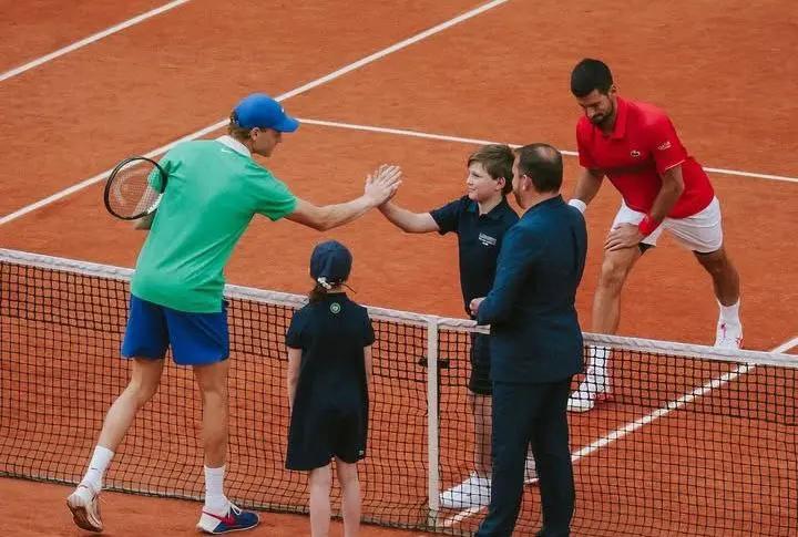 Синнер обыграл Джоковича в полуфинале Roland Garros