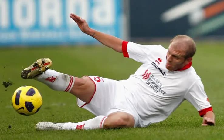 Автогол в дерби во имя любви. Любви к деньгам